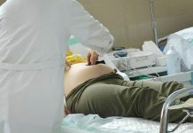 El c0r0navirus se cobra la vida de una mujer embarazada de 37 años y su bebé.